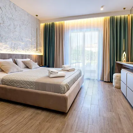 Отель The Mini 4*